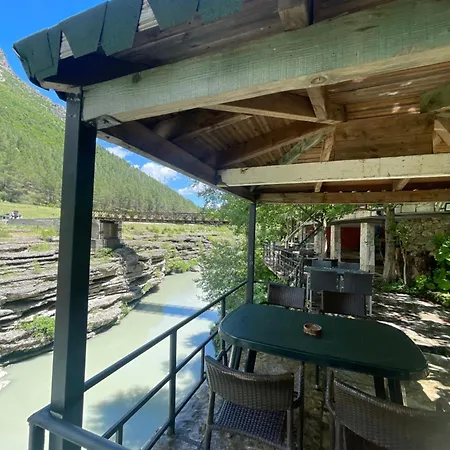 Bar-restaurant-hotel River 4* Kelcyre