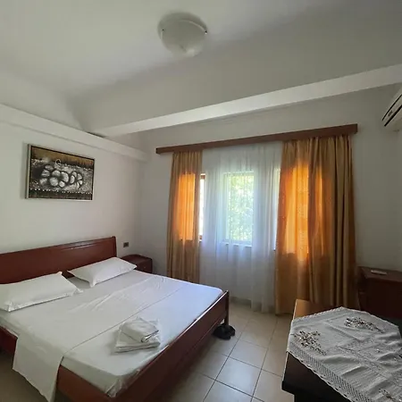 Bar-restaurant-hotel River Hotel Kelcyre