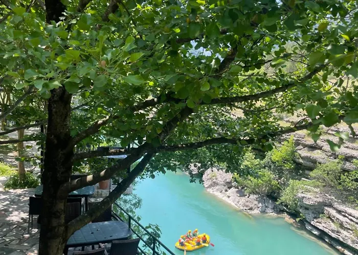 Bar-restaurant-hotel River 4* Kelcyre