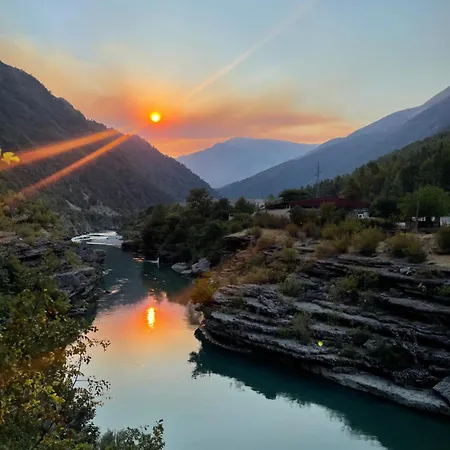 River Hotel