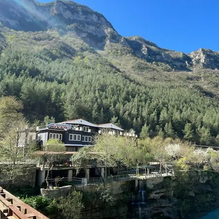 Bar-restaurant-hotel River 3*